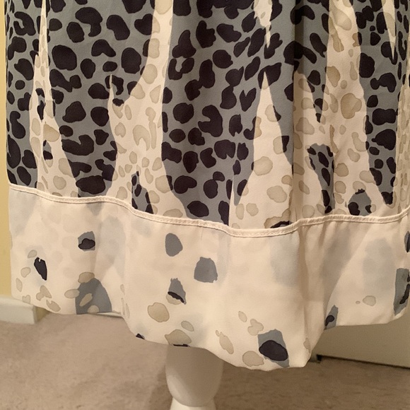 CABI Gray and Cream Chiffon Skirt Size Small - Picture 5 of 6